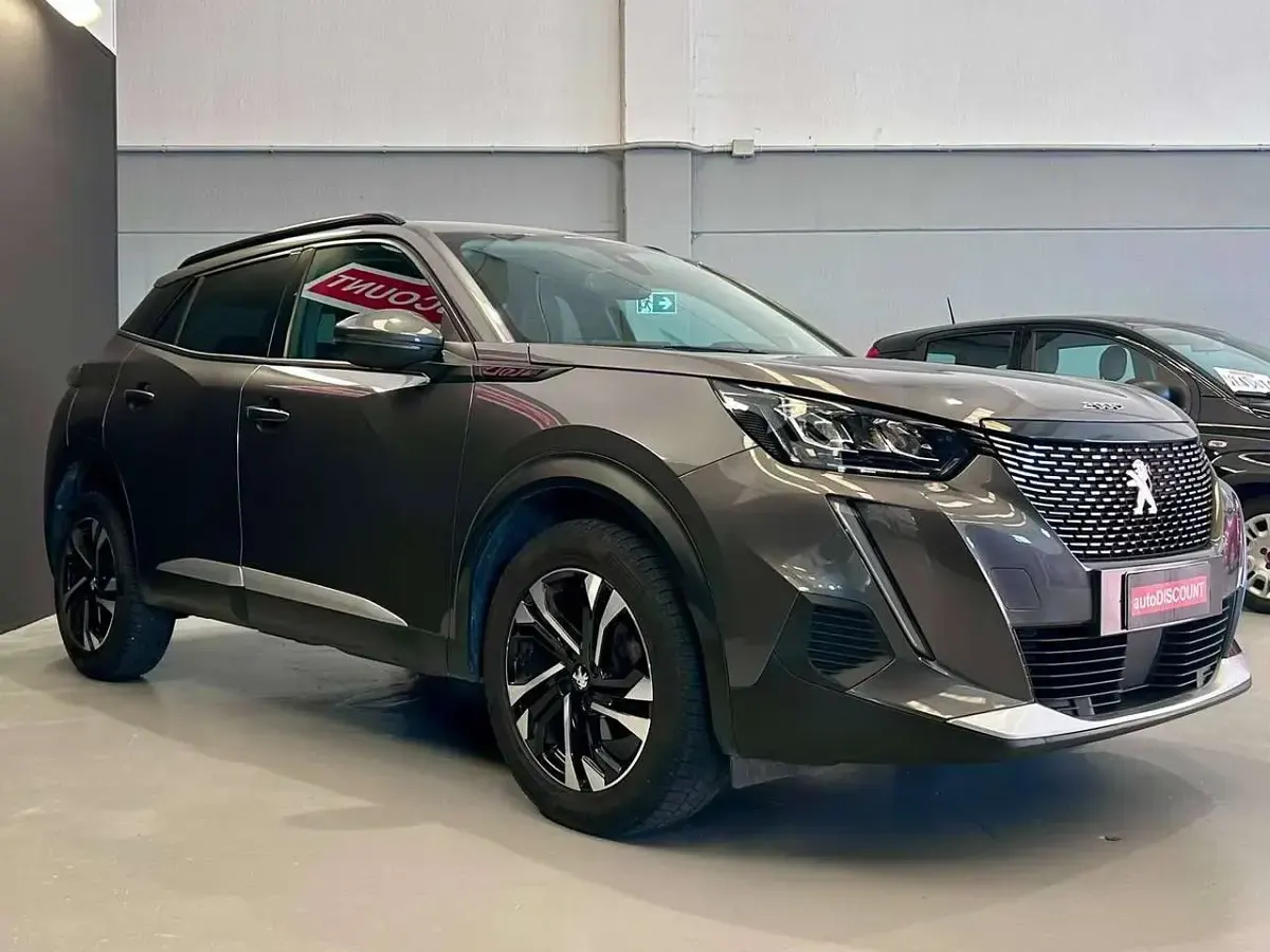 Usata Peugeot 2008 Allure 101 CV (74 kW) 2021 Grigio SUV