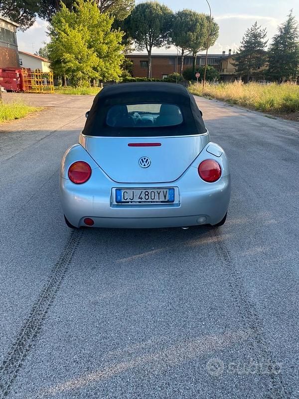 Usata VW New Beetle 101 CV (74 kW) 2004 Grigio Utilitaria
