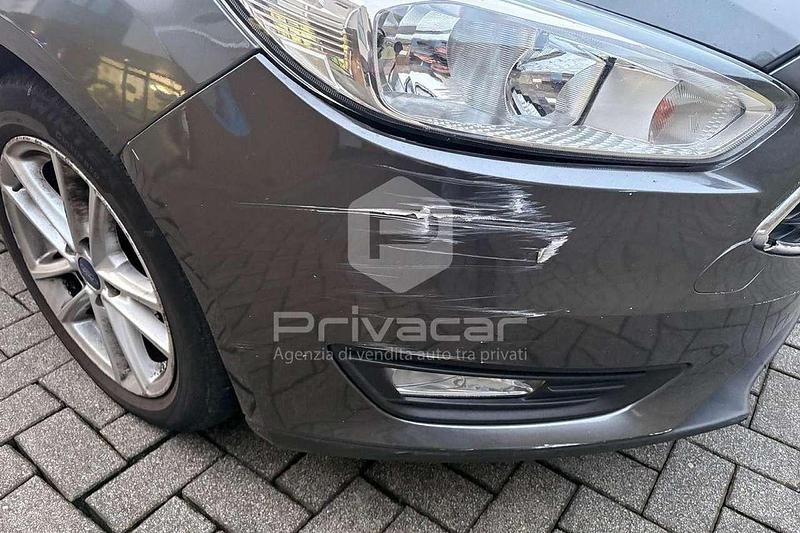 Begagnad Ford Focus Titanium 120 HK (88 kW) 2016 Grå Kombi