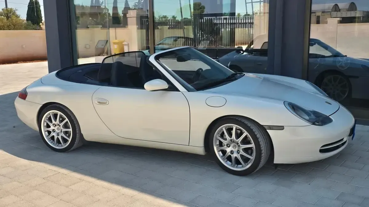 Usata Porsche 911 Carrera Cabriolet 300 CV (220 kW) 1999 Bianco Cabrio