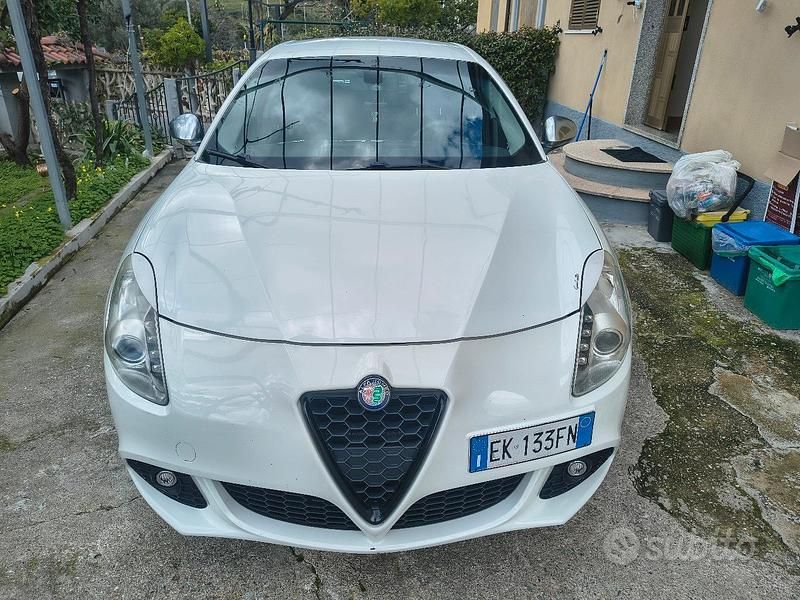 Usata Alfa Romeo Giulietta 105 CV (77 kW) 2011 Bianco Utilitaria