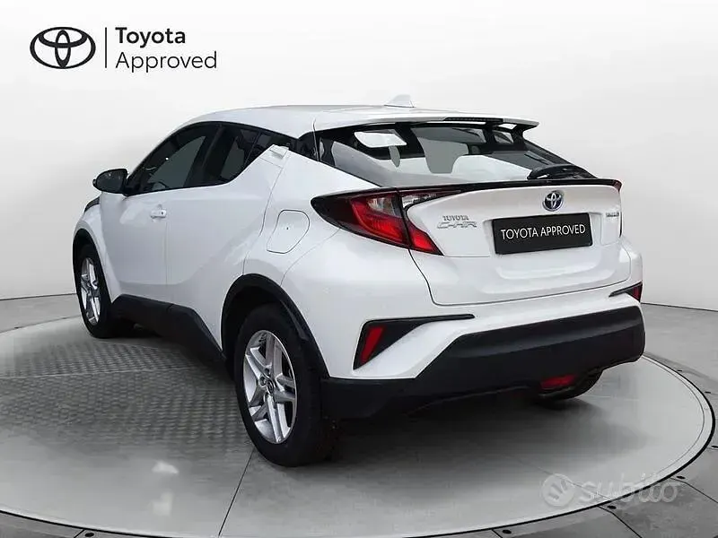 Usata Toyota C-HR Active 122 CV (89 kW) 2023 Bianco SUV
