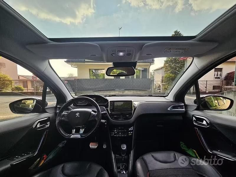 Usata Peugeot 208 GT-line 110 CV (80 kW) 2017 Nero Utilitaria