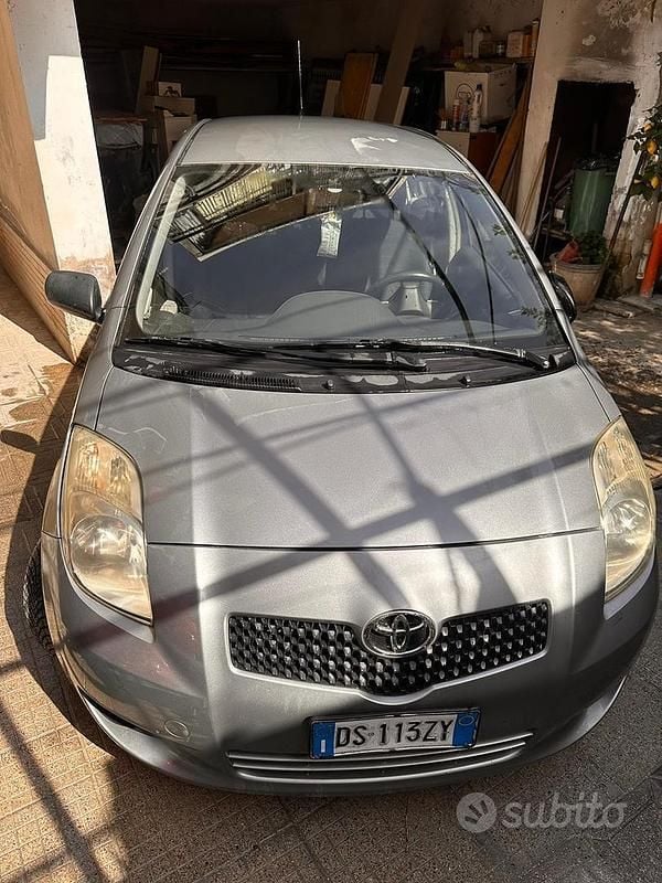 Usata Toyota Yaris Sol 75 CV (55 kW) 2008 Grigio Utilitaria