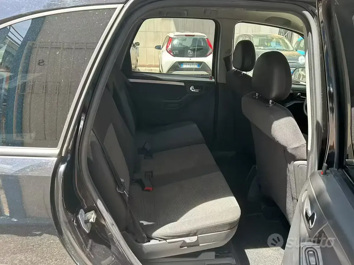 Usata Opel Meriva 101 CV (74 kW) 2005 Nero Monovolume