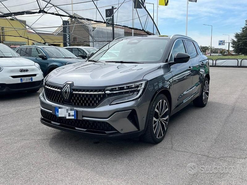 Usata Renault Austral Iconic 200 CV (147 kW) 2023 Grigio metallizzato SUV