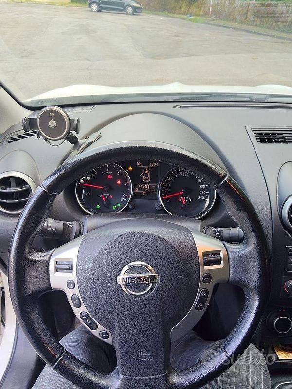 Usata Nissan Qashqai Acenta 131 CV (96 kW) 2011 Bianco SUV