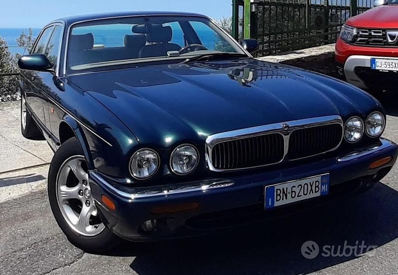 Usata Jaguar XJ8 Executive 237 CV (174 kW) 2000 Verde Berlina