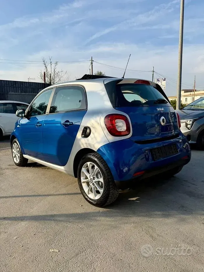 Usado Smart ForFour Passion 90 CV (66 kW) 2019 Azul Utilitario