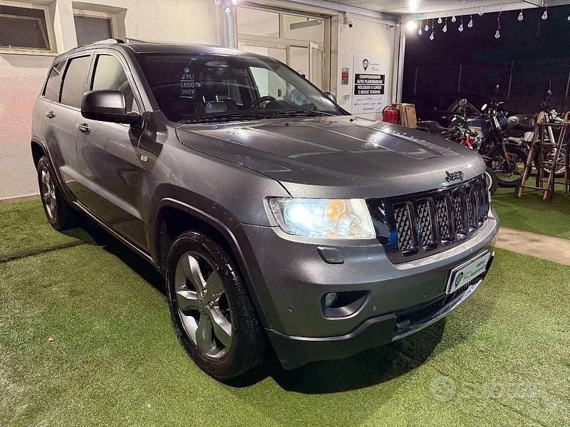 Usata Jeep Grand Cherokee Overland 241 CV (177 kW) 2011 Grigio SUV