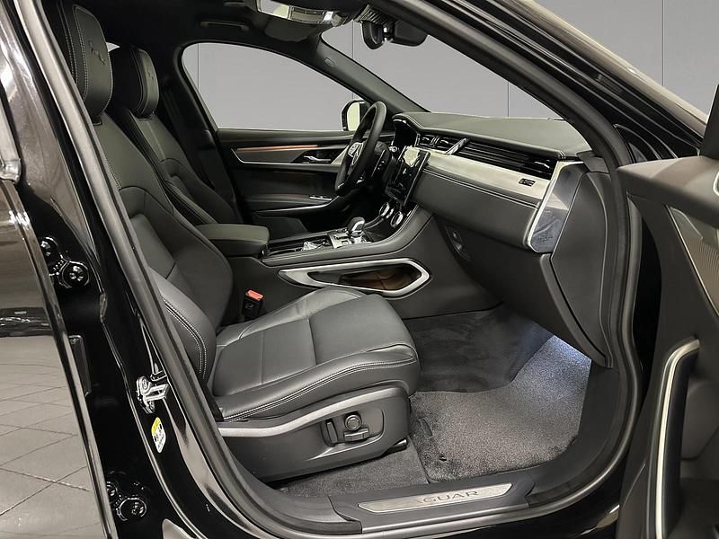 Usata Jaguar F-Pace R-Dynamic 163 CV (119 kW) 2024 Santorini black SUV