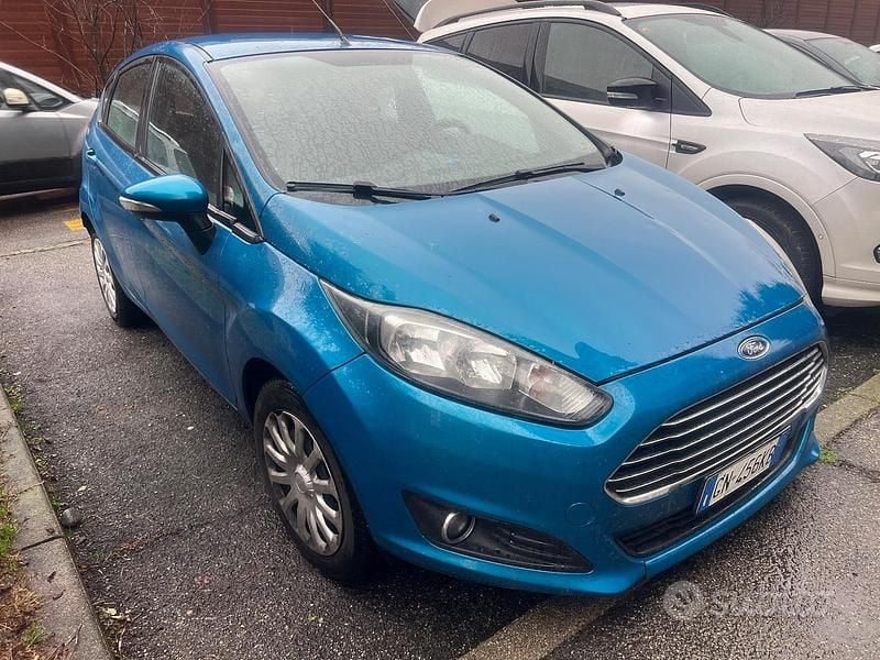 Usata Ford Fiesta Titanium 75 CV (55 kW) 2013 Blu Berlina