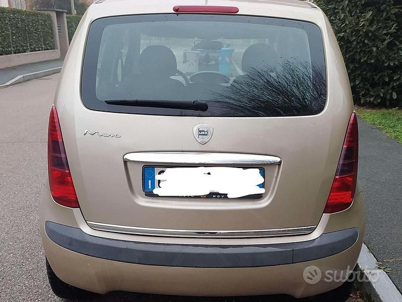 Usata Lancia Musa 95 CV (69 kW) 2005 Oro Monovolume
