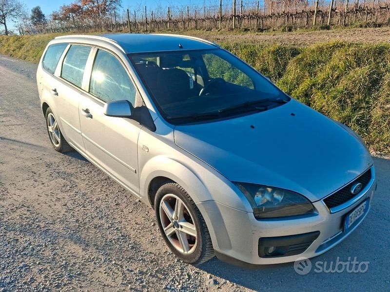 Usata Ford Focus Style 90 CV (66 kW) 2007 Grigio Station wagon