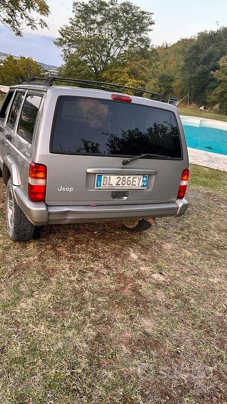 Usata Jeep Cherokee 116 CV (85 kW) 2000 Grigio SUV