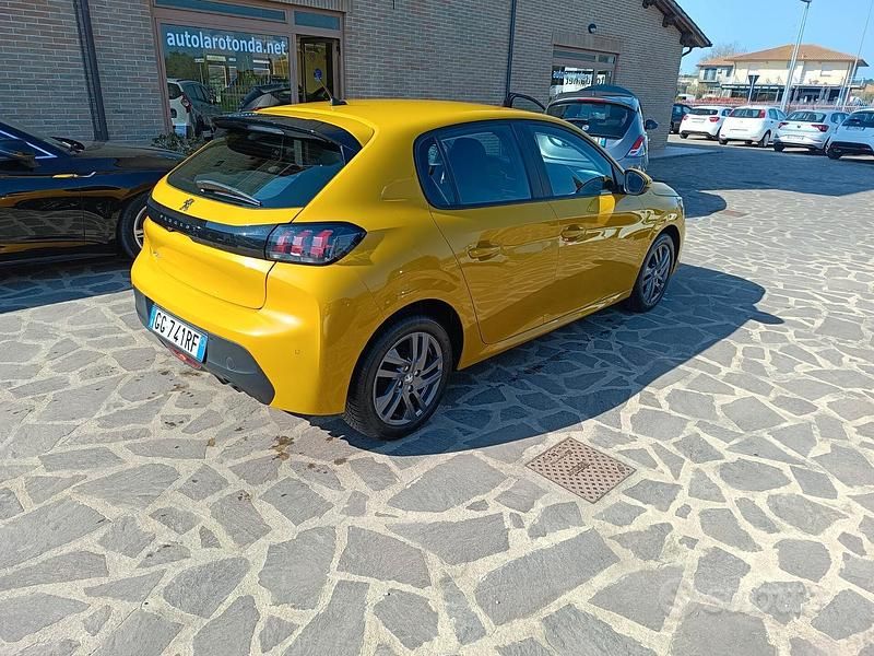 Usata Peugeot 208 Allure 75 CV (55 kW) 2021 Giallo Utilitaria