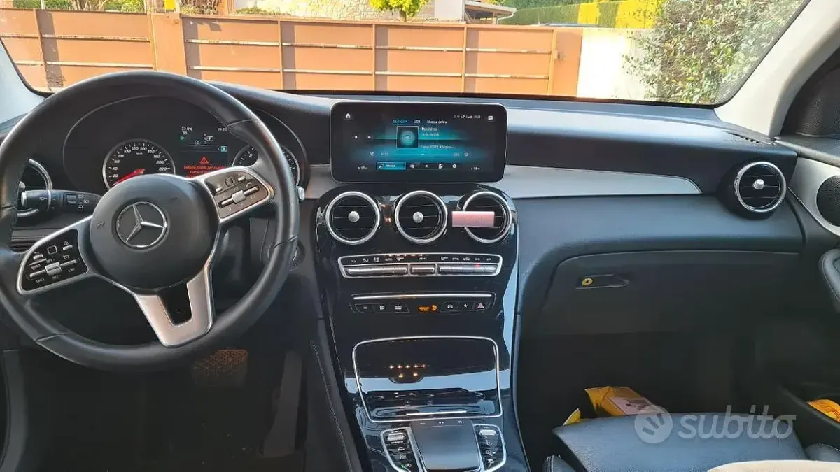 Usata Mercedes GLC300 245 CV (180 kW) 2020 Nero SUV