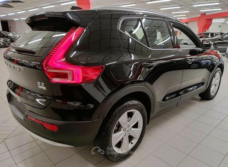 Gebraucht Volvo XC40 163 PS (119 kW) 2024 Schwarz SUV