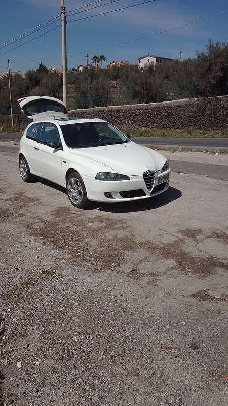 Usata Alfa Romeo 147 Exclusive 120 CV (88 kW) 2006 Bianco Utilitaria
