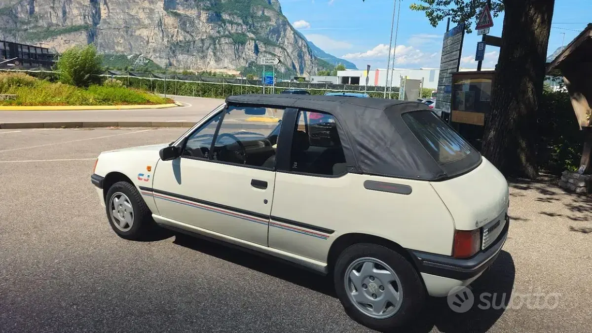 Usata Peugeot 205 54 CV (39 kW) 1989 Bianco Cabrio