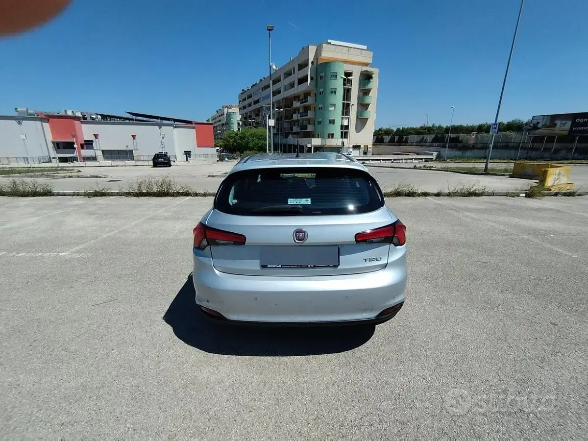 Usata Fiat Tipo 120 CV (88 kW) 2016 Grigio Berlina