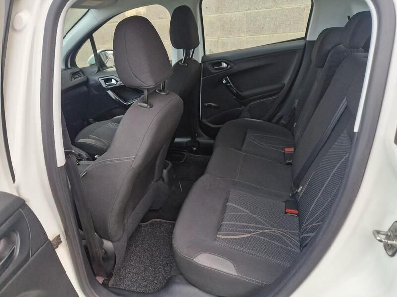 Usata Peugeot 208 Active 95 CV (69 kW) 2014 Bianco Utilitaria