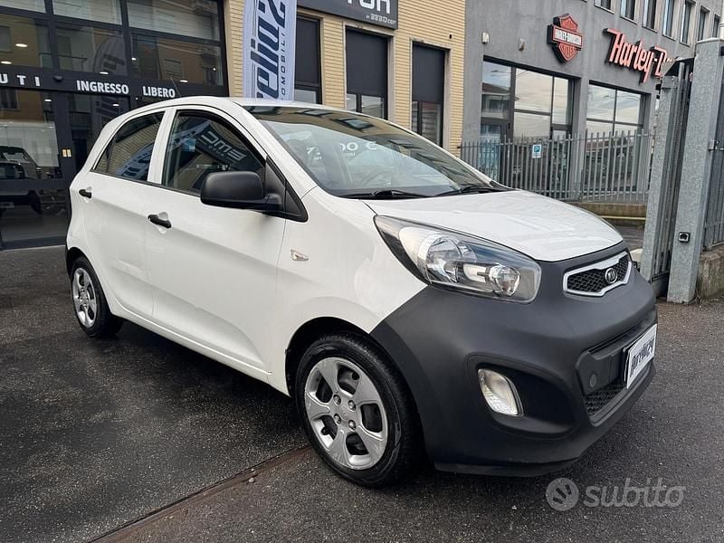 Usata Kia Picanto Style 69 CV (50 kW) 2011 Bianco Utilitaria