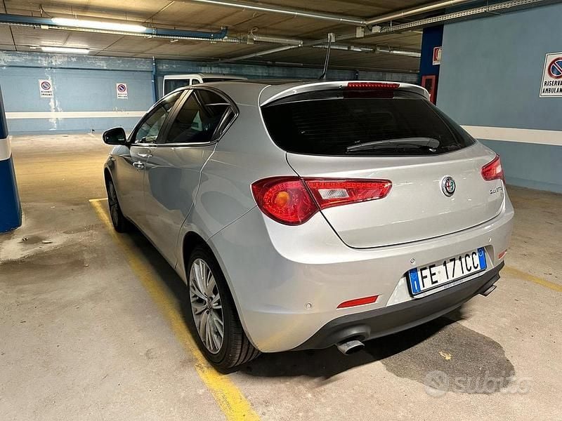 Usata Alfa Romeo Giulietta Super 175 CV (128 kW) 2016 Grigio Utilitaria