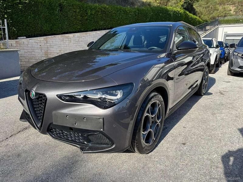 Grigio Usata 2024 Alfa Romeo Stelvio Sprint SUV | 38.990 € (Molto cara) - Immagine 1/4