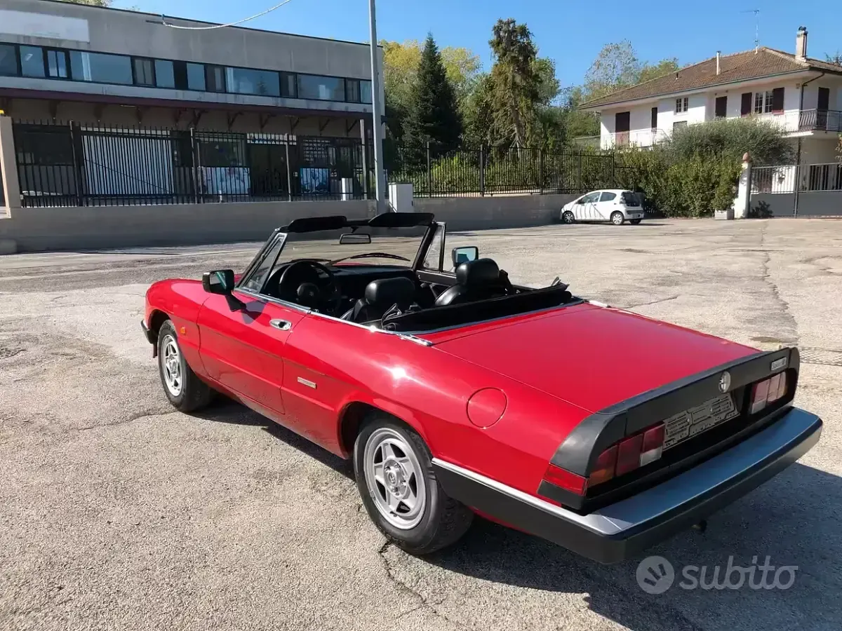 Usata Alfa Romeo Spider 128 CV (94 kW) 1988 Rosso Cabrio