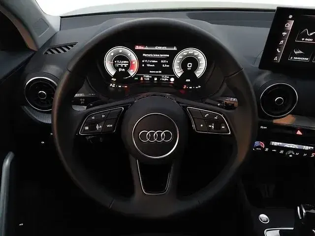 Usata Audi Q2 Advanced Plus 150 CV (110 kW) 2025 Argento SUV