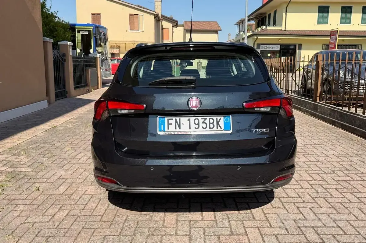 Usata Fiat Tipo 120 CV (88 kW) 2018 Nero Station wagon