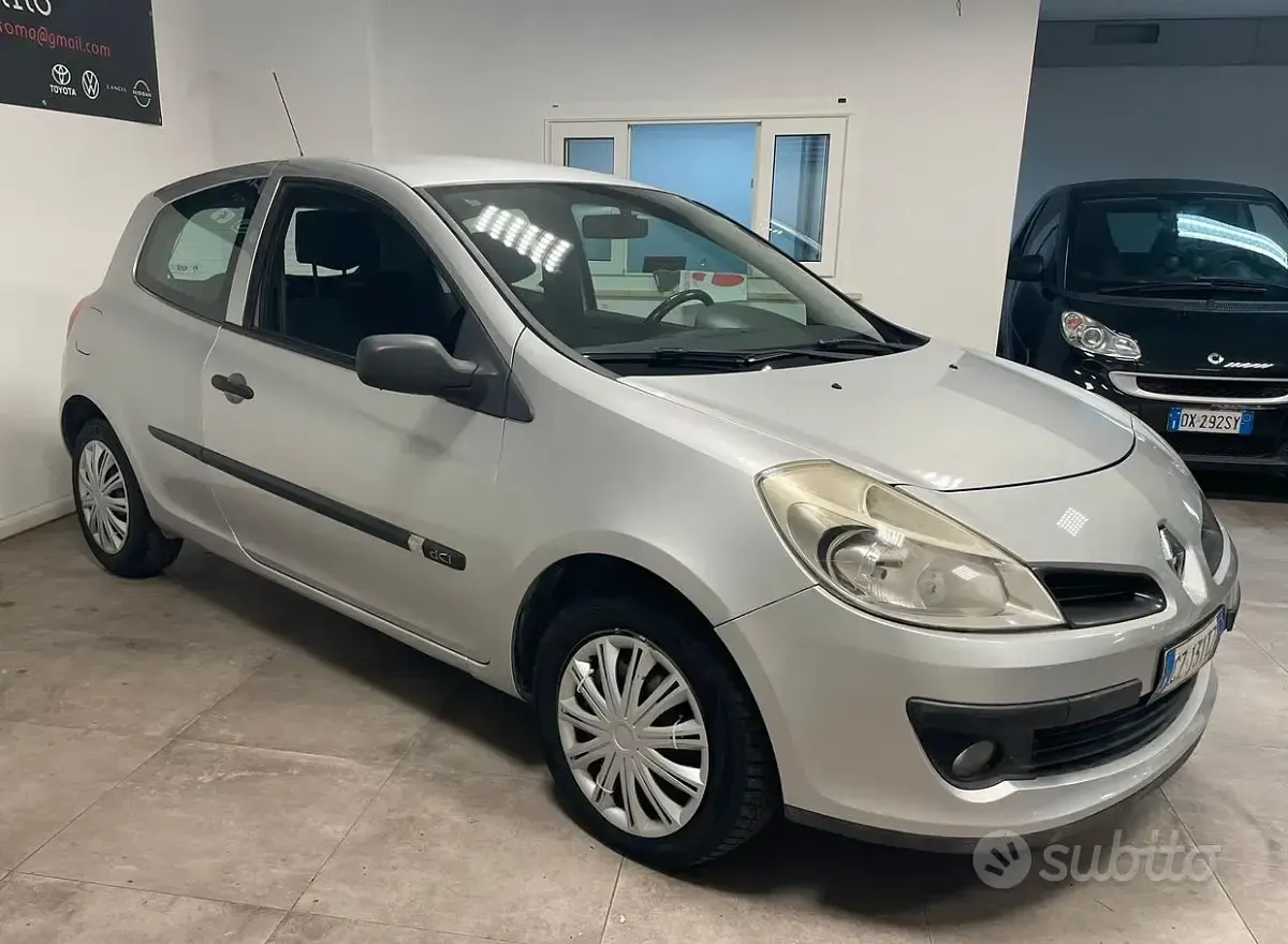 Usata Renault Clio II 85 CV (62 kW) 2006 Grigio Berlina