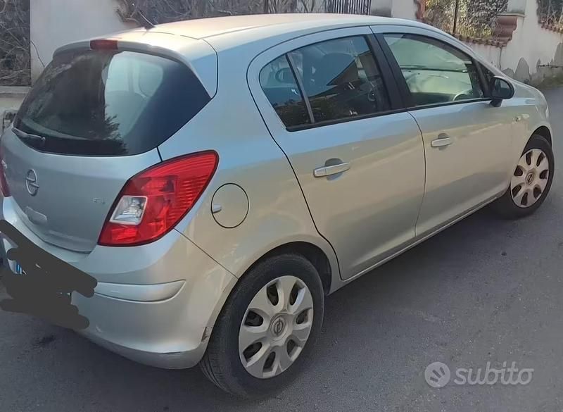 Usata Opel Corsa 85 CV (62 kW) 2012 Grigio Utilitaria
