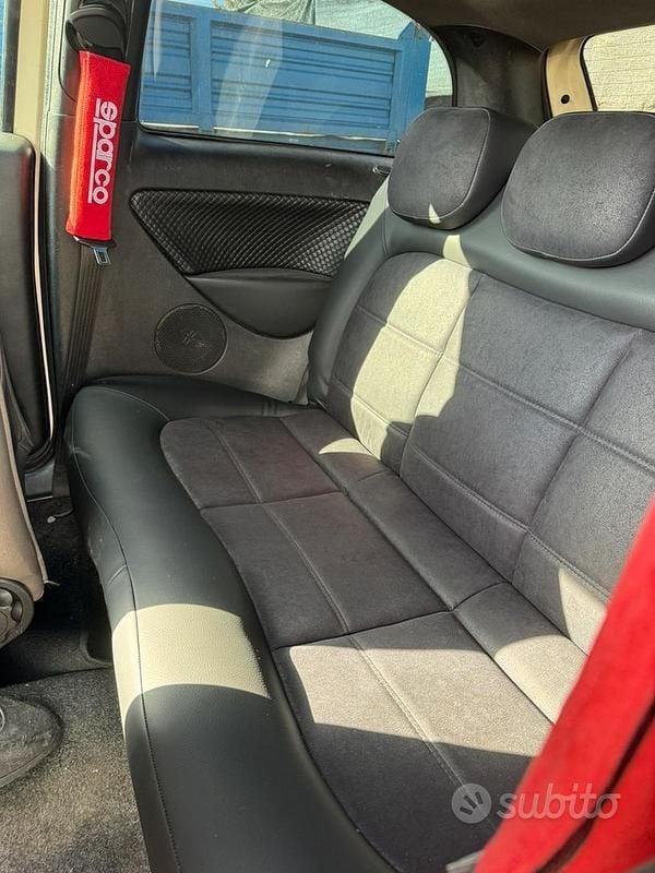 Usata Lancia Ypsilon 70 CV (51 kW) 2004 Bianco Utilitaria