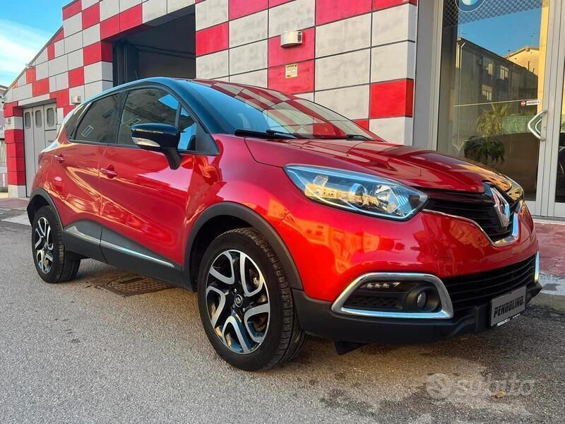 Usata Renault Captur Intens 110 CV (80 kW) 2016 Rosso SUV