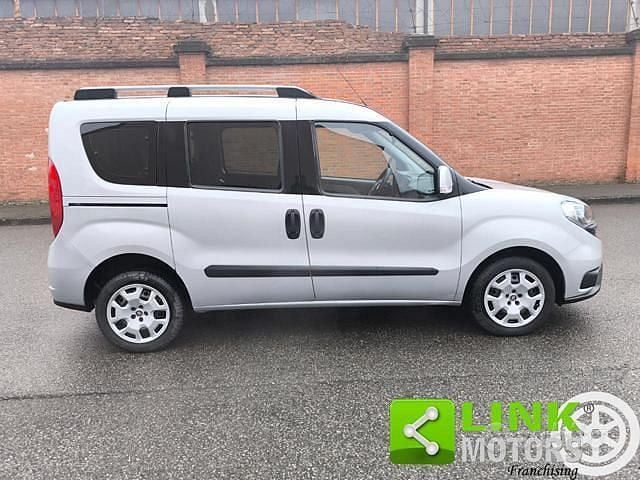 Usata Fiat Doblò Lounge 95 CV (69 kW) 2016 Grigio Monovolume
