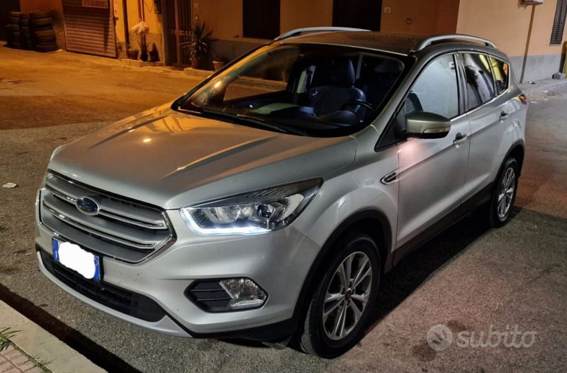 Usata Ford Kuga Titanium 120 CV (88 kW) 2017 Grigio SUV