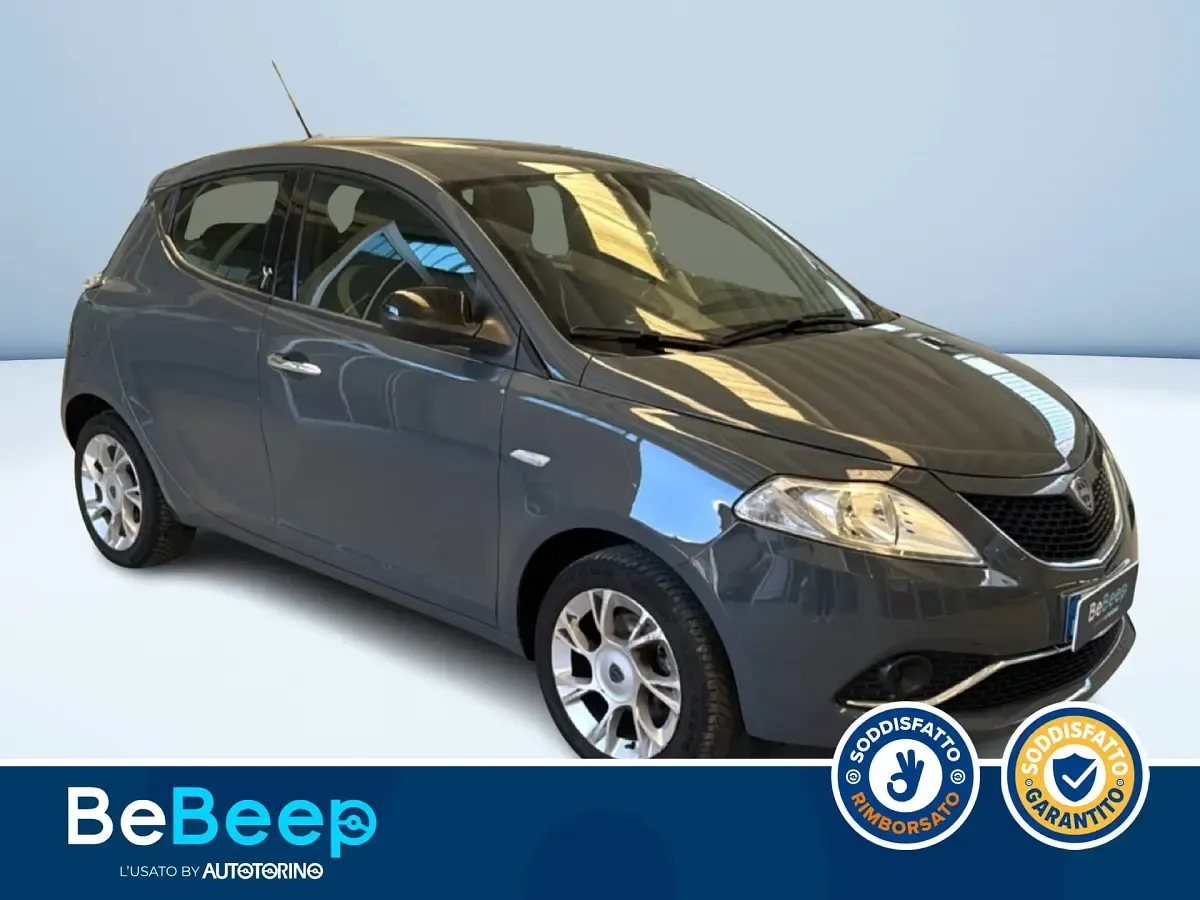Usata Lancia Ypsilon Gold 69 CV (50 kW) 2015 Grigio metallizzato Utilitaria