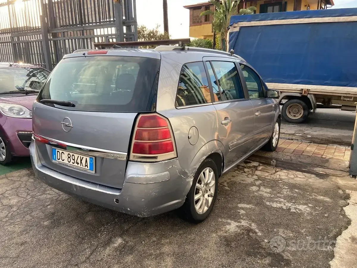 Usata Opel Zafira Club 120 CV (88 kW) 2006 Grigio Monovolume