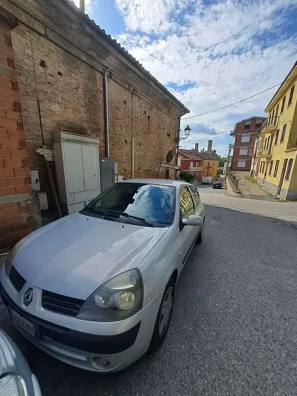 Usata Renault Clio II 75 CV (55 kW) 2003 Berlina