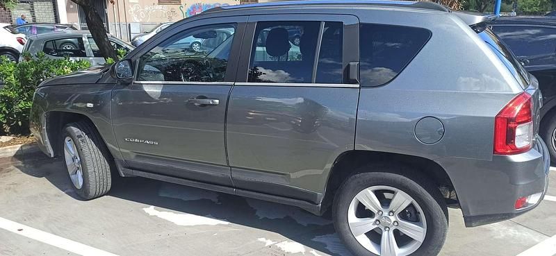 Usata Jeep Compass Sport 163 CV (119 kW) 2011 Grigio SUV