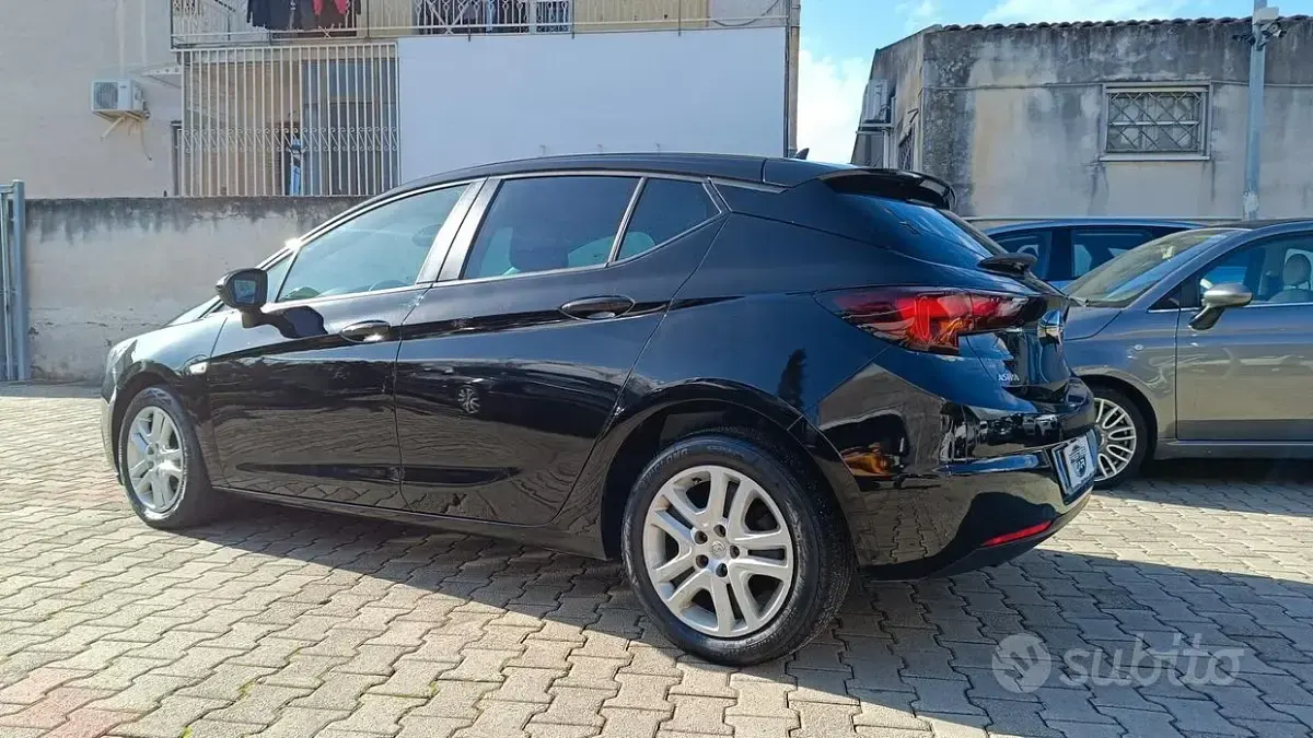 Usata Opel Astra Business 110 CV (80 kW) 2019 Nero Berlina