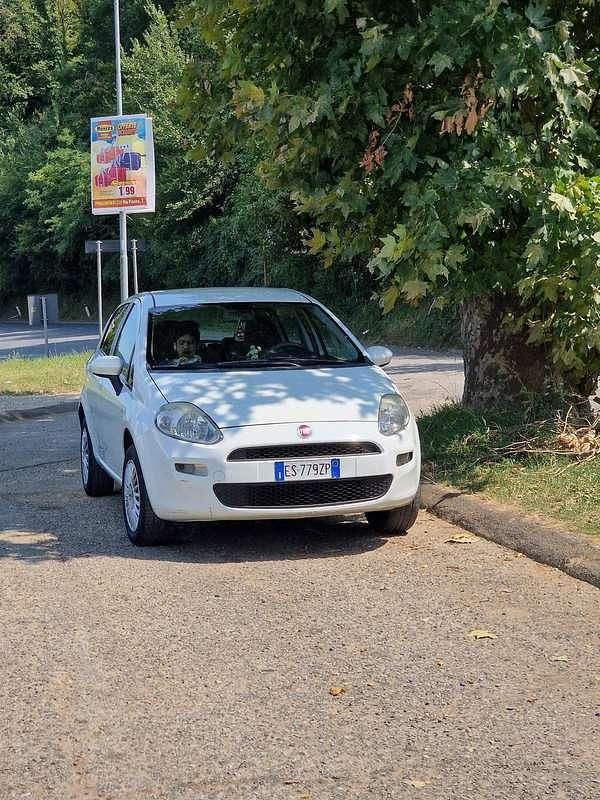 Usata 2013 Fiat Punto Evo Due volumi | 2500 € (Buon prezzo) - Immagine 1/4