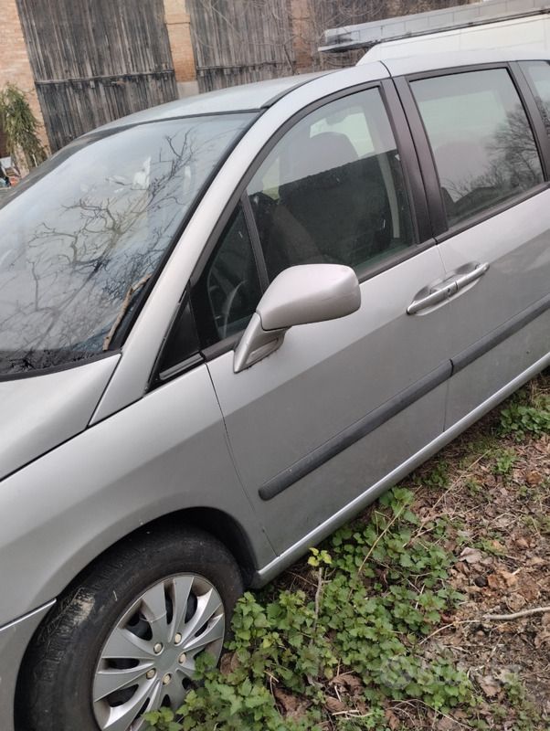 Grigio Usata 2002 Peugeot 807 Monovolume | 1000 € - Immagine 1/4