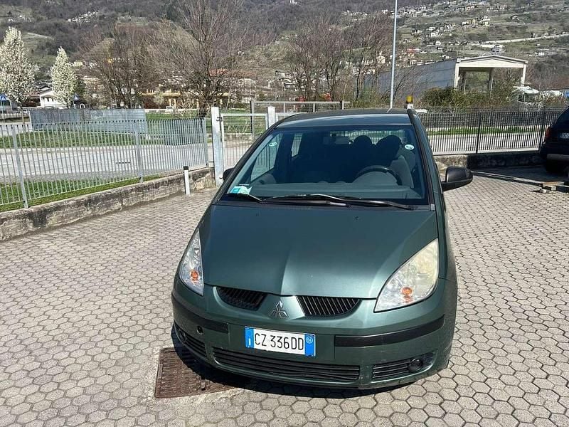 Usata Mitsubishi Colt Instyle 95 CV (69 kW) 2006 Verde Berlina