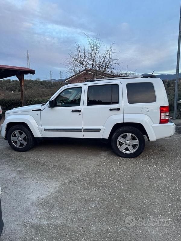 Second-hand Jeep Cherokee 200 CP (147 kW) 2013 Alb SUV