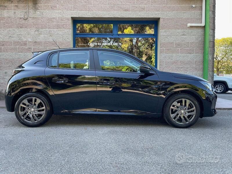 Usata Peugeot 208 102 CV (75 kW) 2022 Nero Utilitaria