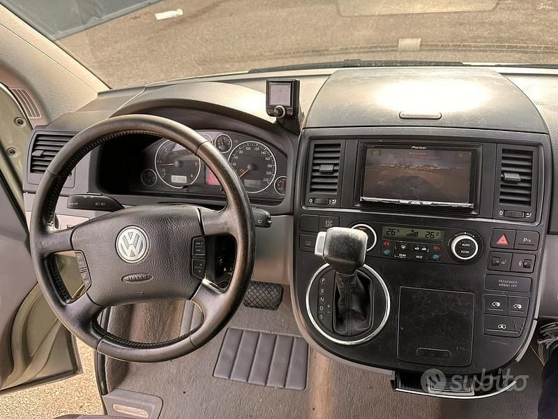 Begagnad VW Multivan Highline 174 HK (127 kW) 2007 Grön Minibuss