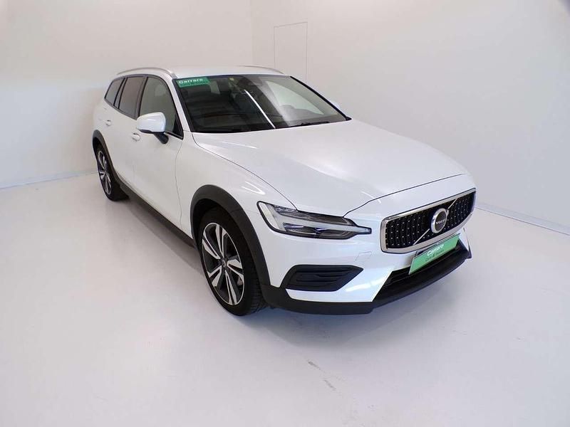 Usata Volvo V60 CC Ultimate 197 CV (144 kW) 2023 Bianco metallizzato Station wagon